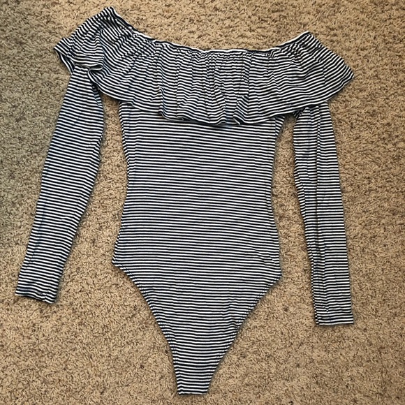 Abercrombie Women’s Off-Shoulder Striped Bodysuit - Picture 5 of 8
